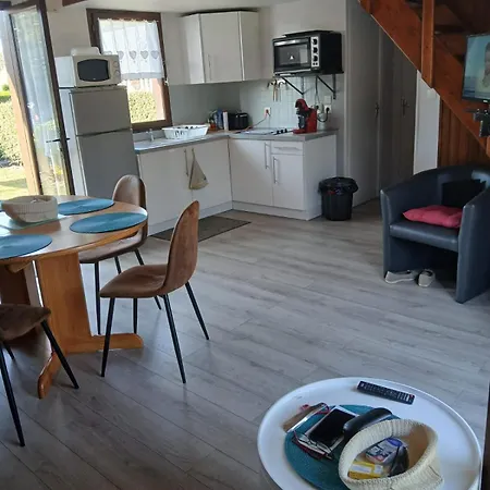 5 Personnes Proche De La à Merville-Franceville-Plage