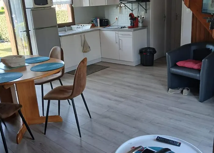 5 Personnes Proche De La à Merville-Franceville-Plage